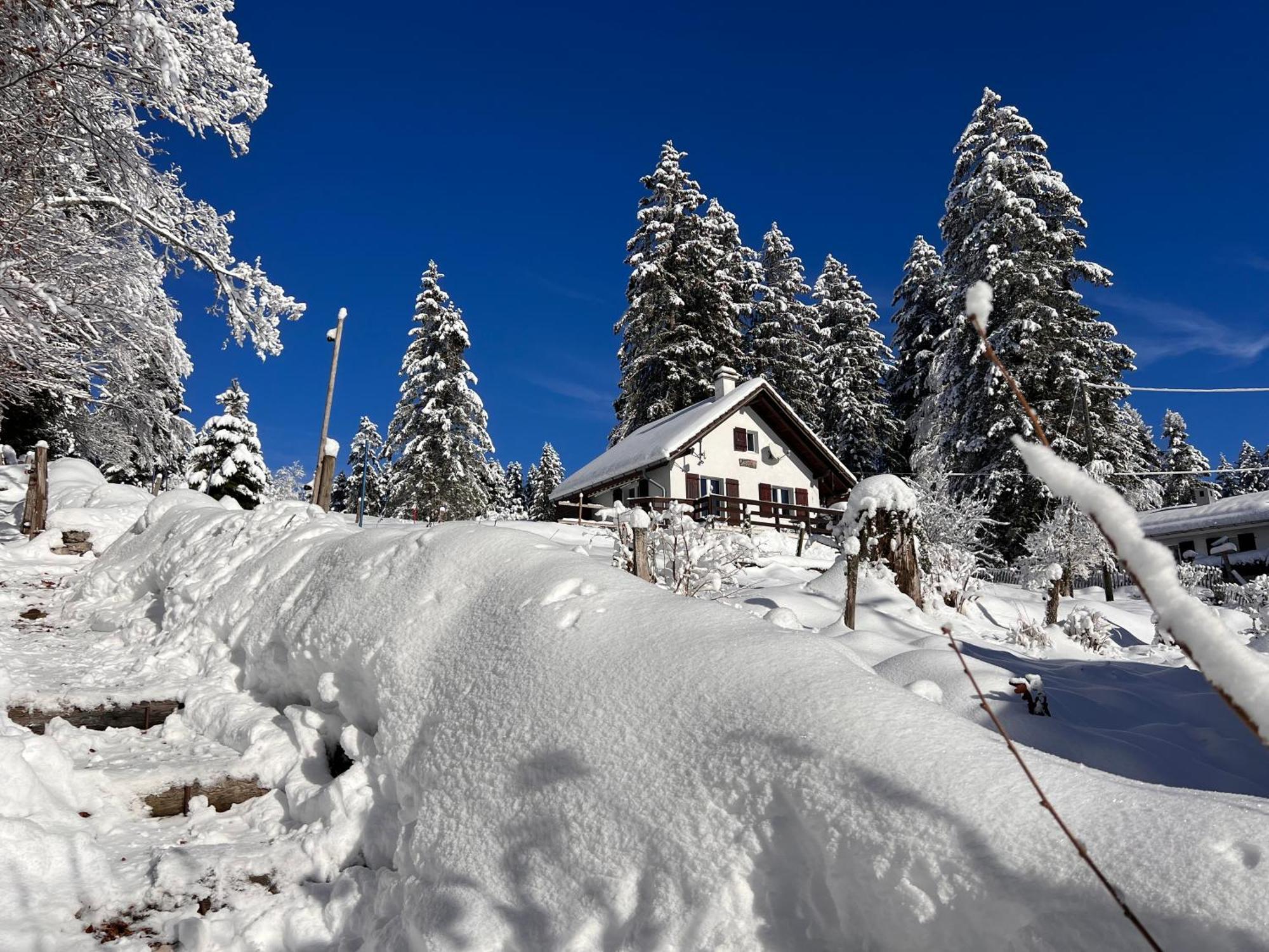 Villa Le Joly Chalet Saint-Imier Exterior foto